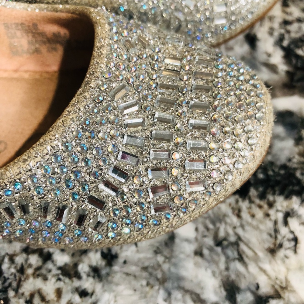 Olive & Edie Girls Toddler Sparkling Shoes. Size 8. - Picture 2 of 3